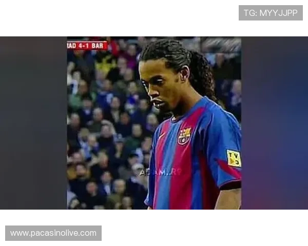 小罗踢球如艺术演绎 观赏性与实用性完美融合的足球天才 小罗踢球如艺术演绎 观赏性与实用性完美融合的足球天才